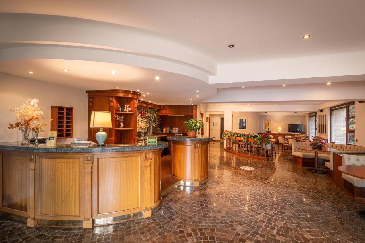 Hotel Ristorante Vapore Faggeto Lario Exterior foto