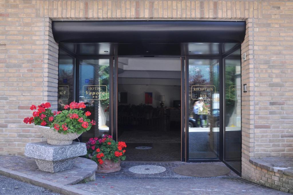 Hotel Ristorante Vapore Faggeto Lario Exterior foto
